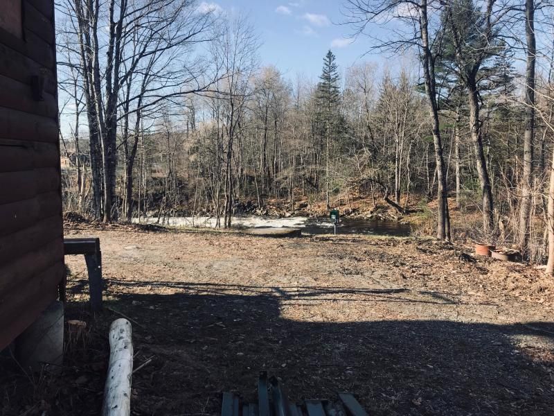 94 Main Rd, Abbot, ME 04406